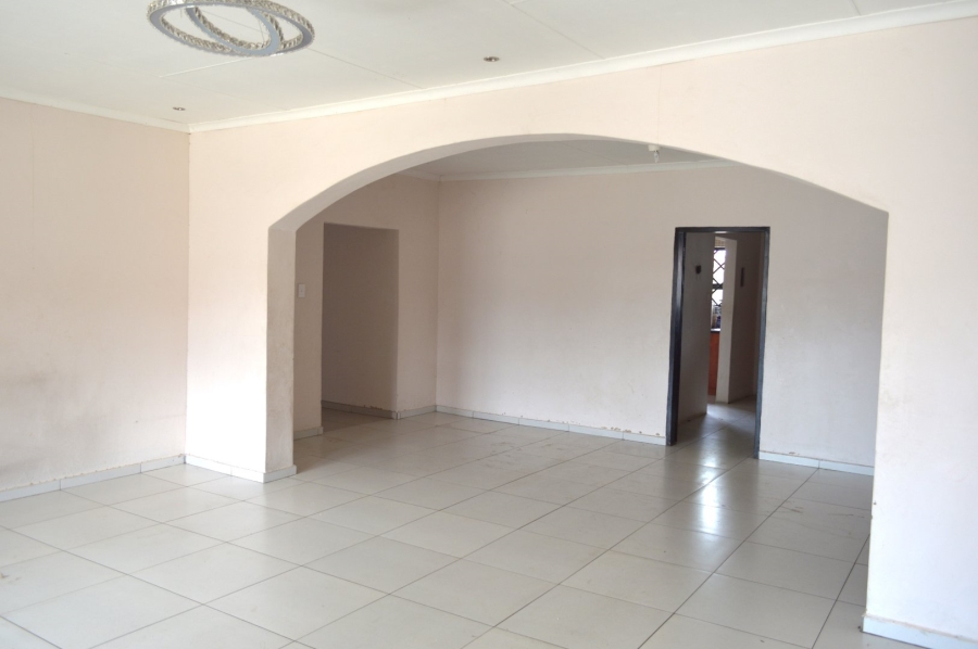 5 Bedroom Property for Sale in Flamwood North West
